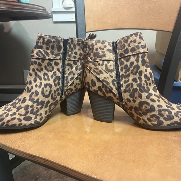 Time & Tru Cheetah Print Ankle Boots (Size 11 W) - Picture 5 of 5